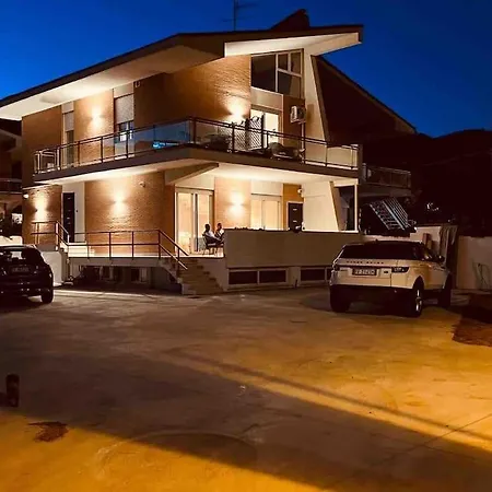 住宿加早餐酒店 Frontemare