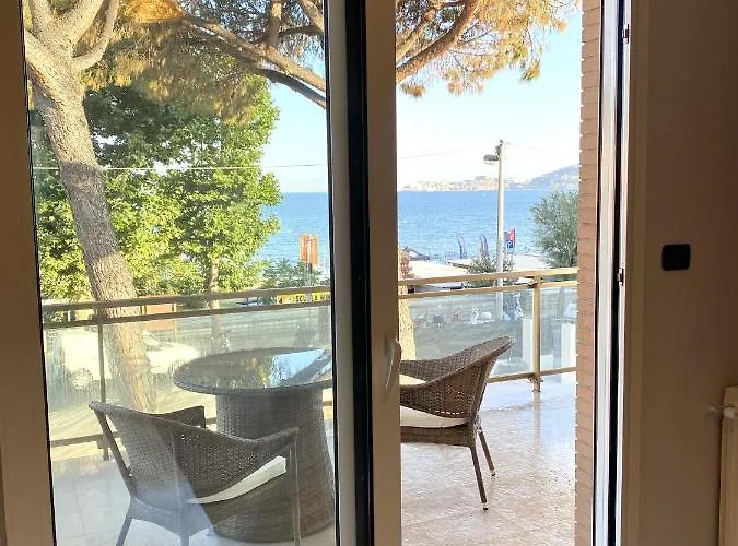 Frontemare Bed and Breakfast Φόρμια